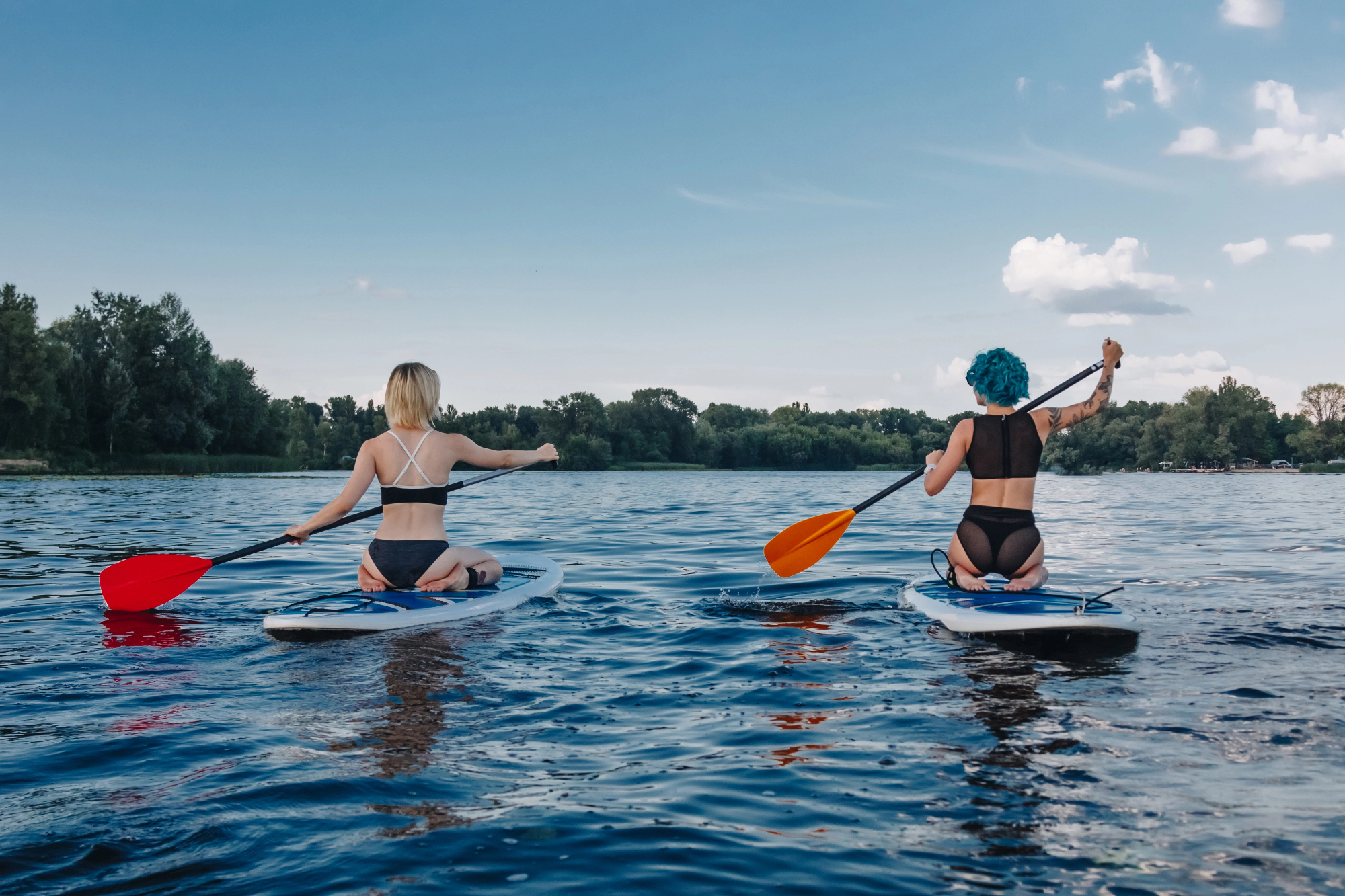SUP tavola: Guida completa per iniziare a fare paddle con sicurezza e divertimento
